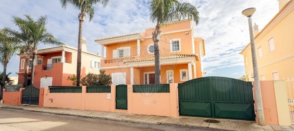 5 bedrooms Villa in Faro, Portugal No. 27542 3