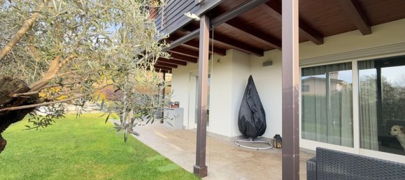 4غرفة شقة في Albano Sant'Alessandro, Italy رقم 4029 9