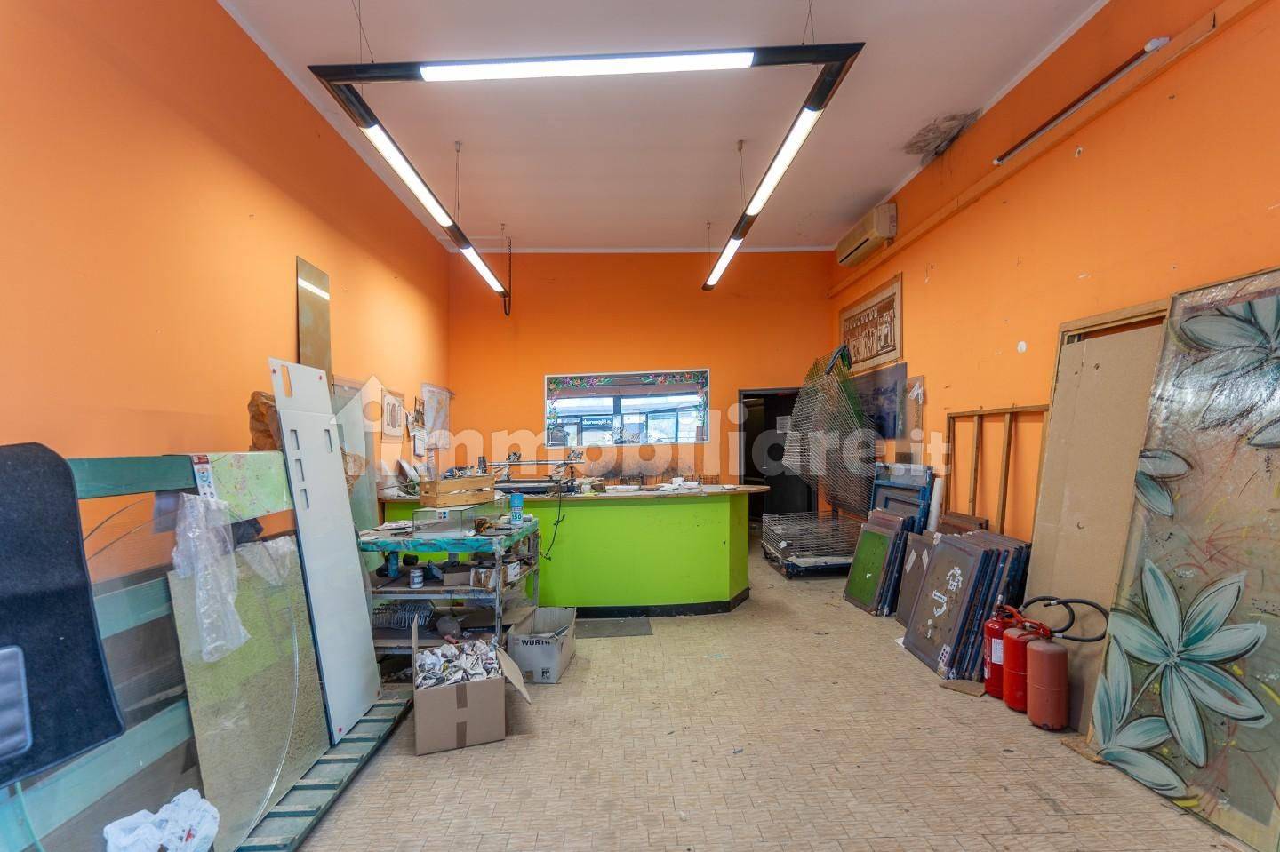 Propriété commerciale à Empoli, Italy 148m² No. 374549