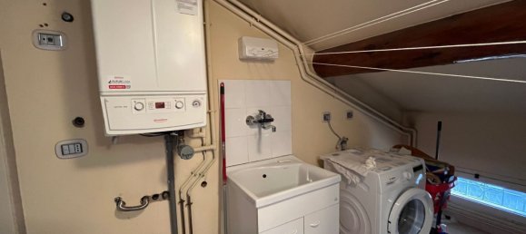 Casa de 10 habitaciónes en Mirandola, Italy No. 137106 39