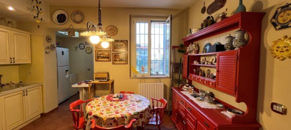 Casa de 10 habitaciónes en Mirandola, Italy No. 137106 7