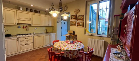 Casa de 10 habitaciónes en Mirandola, Italy No. 137106 16