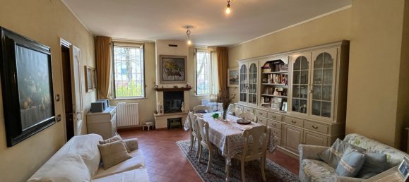 Casa de 10 habitaciónes en Mirandola, Italy No. 137106 3