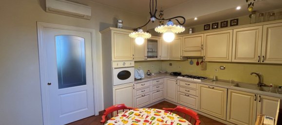 Casa de 10 habitaciónes en Mirandola, Italy No. 137106 9