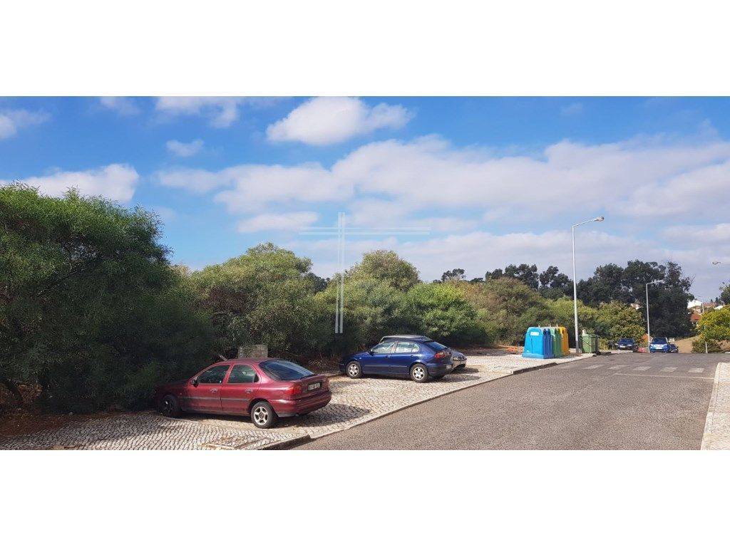 272m² Land in Almada, Portugal No. 118630