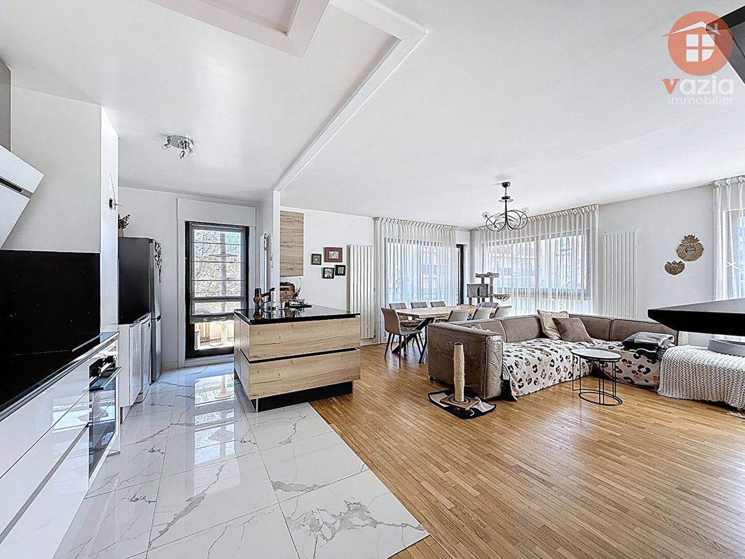 Квартира с 3 спальнями в Сюрен, Франция № 121318