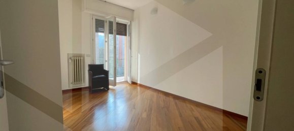 6 rooms Apartment in Bologna, Italy No. 26266 38