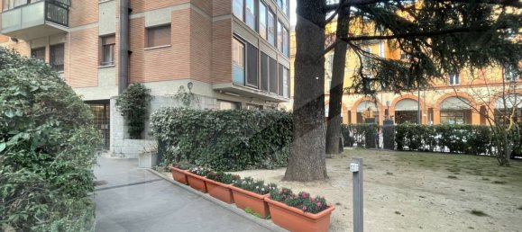 6 rooms Apartment in Bologna, Italy No. 26266 9