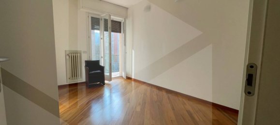 6 rooms Apartment in Bologna, Italy No. 26266 46