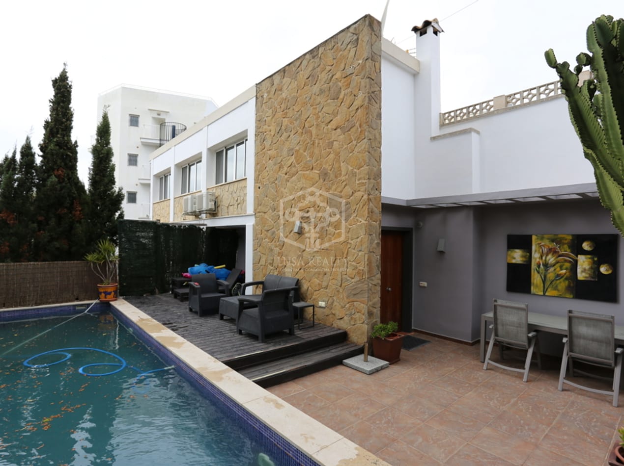 4 غرف نوم منزل في Palmanova, Spain رقم 72128