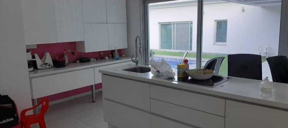 4 bedrooms House in Alassa, Cyprus No. 10733 4