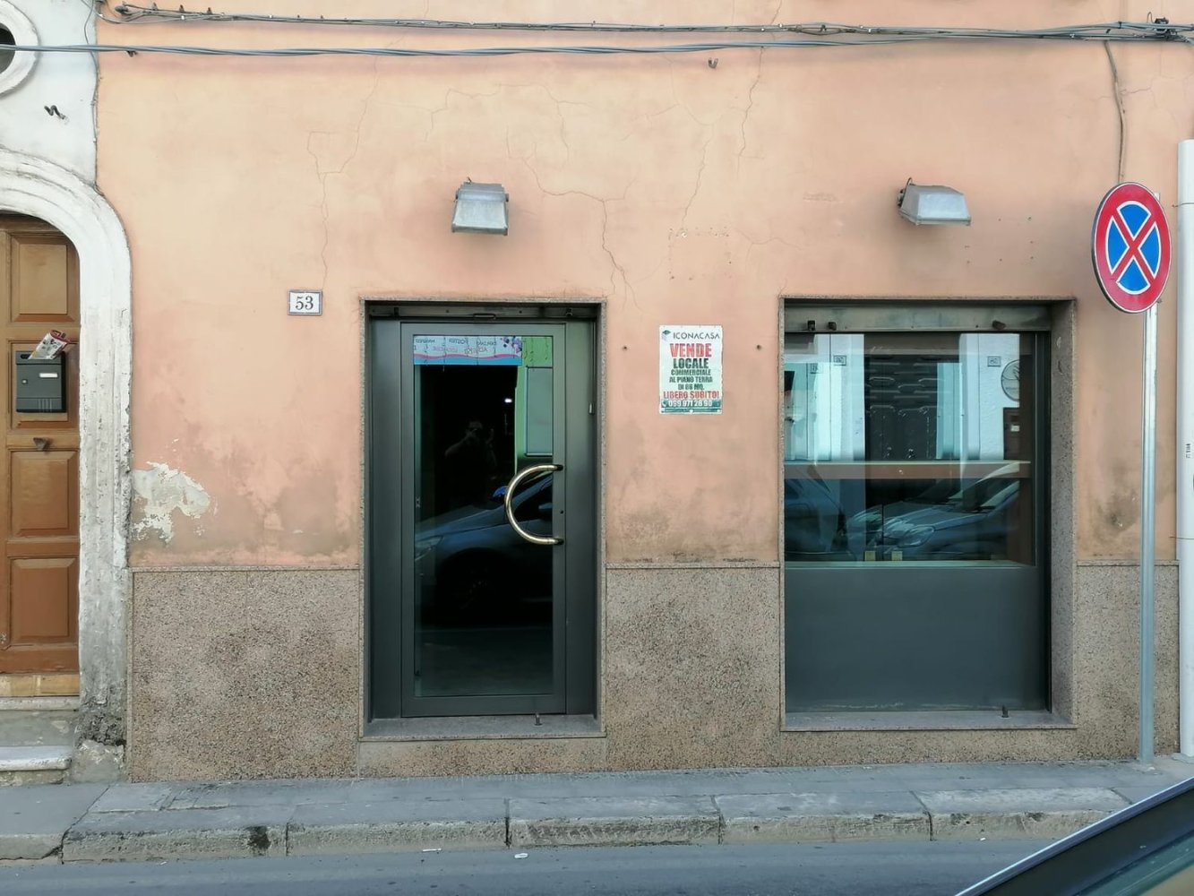 3-salle Propriété commerciale à Sava, Italy No. 18789