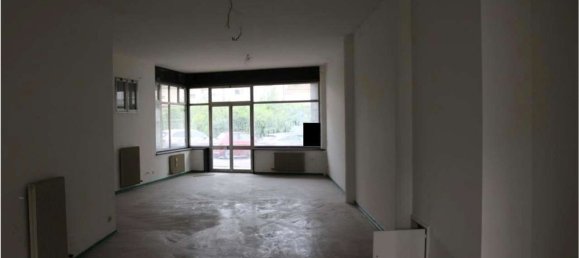 304m² Commercial property in Susegana, Italy No. 308044 4