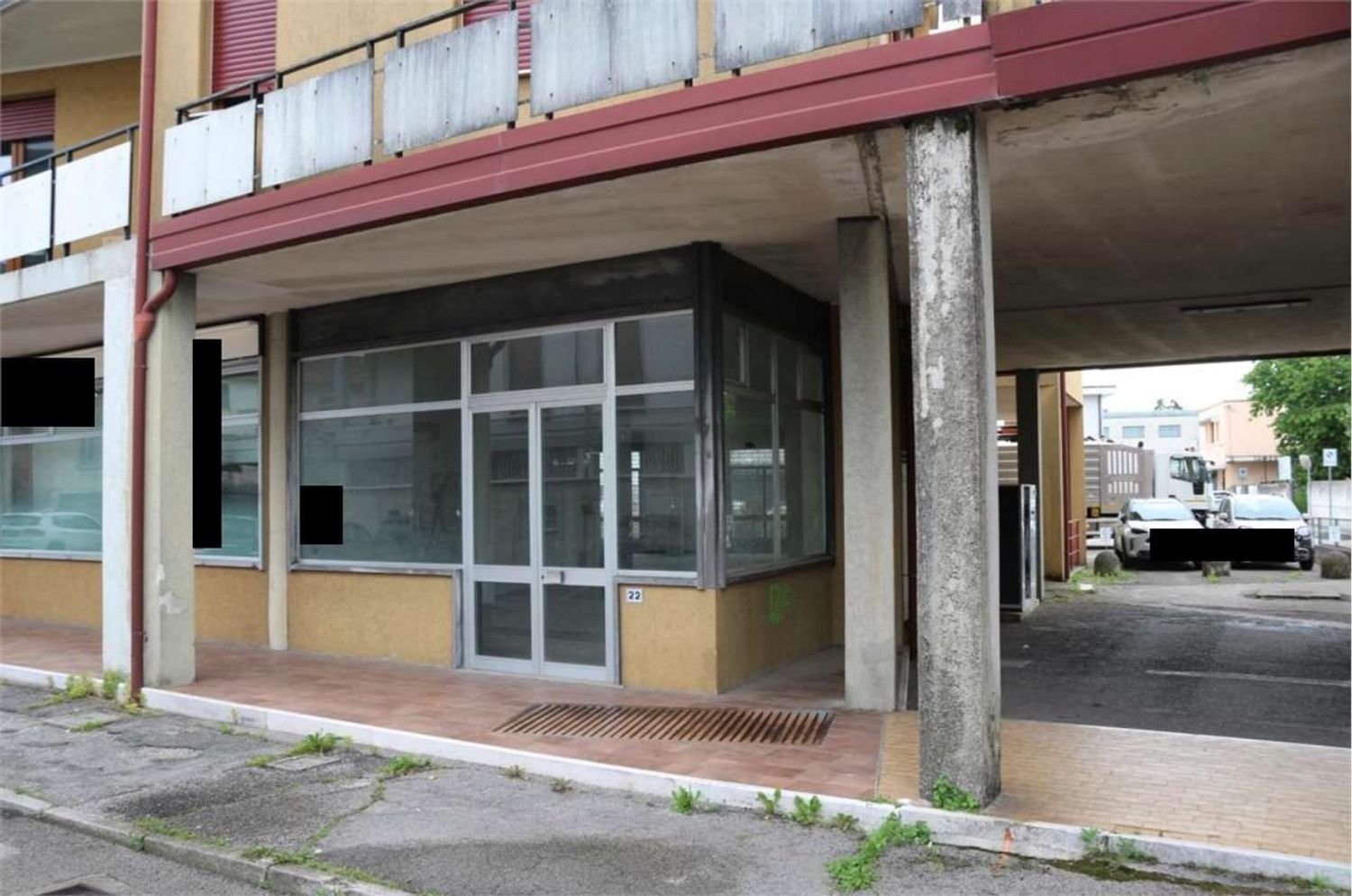 304m² Commercial property in Susegana, Italy No. 308044