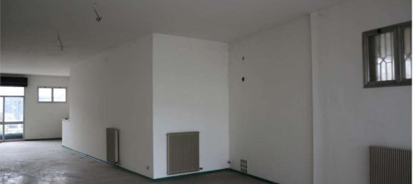 304m² Commercial property in Susegana, Italy No. 308044 5