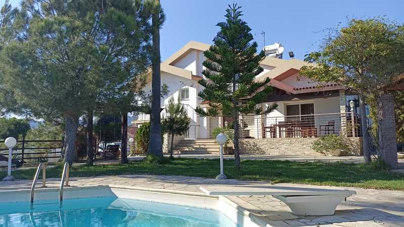 5 bedrooms House in Pyrgos, Cyprus No. 15646