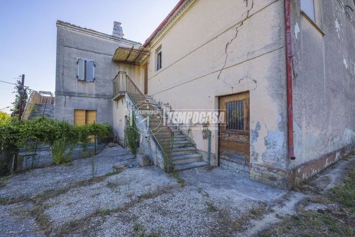 Дом с 3 спальнями в Моровале, Италия № 303944