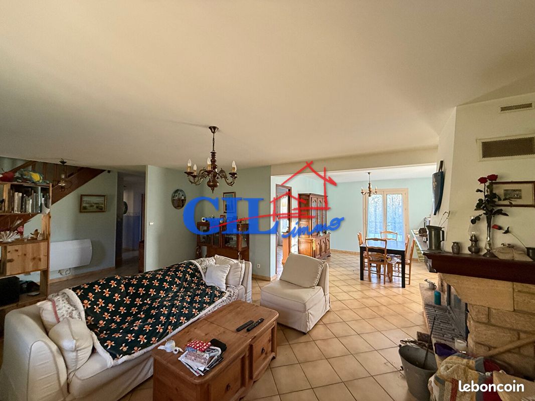 Casa de 7 dormitorios en Le Mee-sur-Seine, France No. 167329