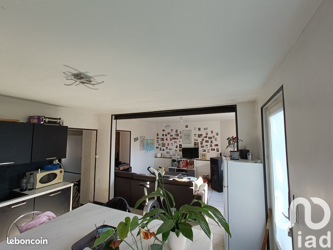 Moradia em banda T4 em Saint-Loup-Lamaire, France N.º 110602