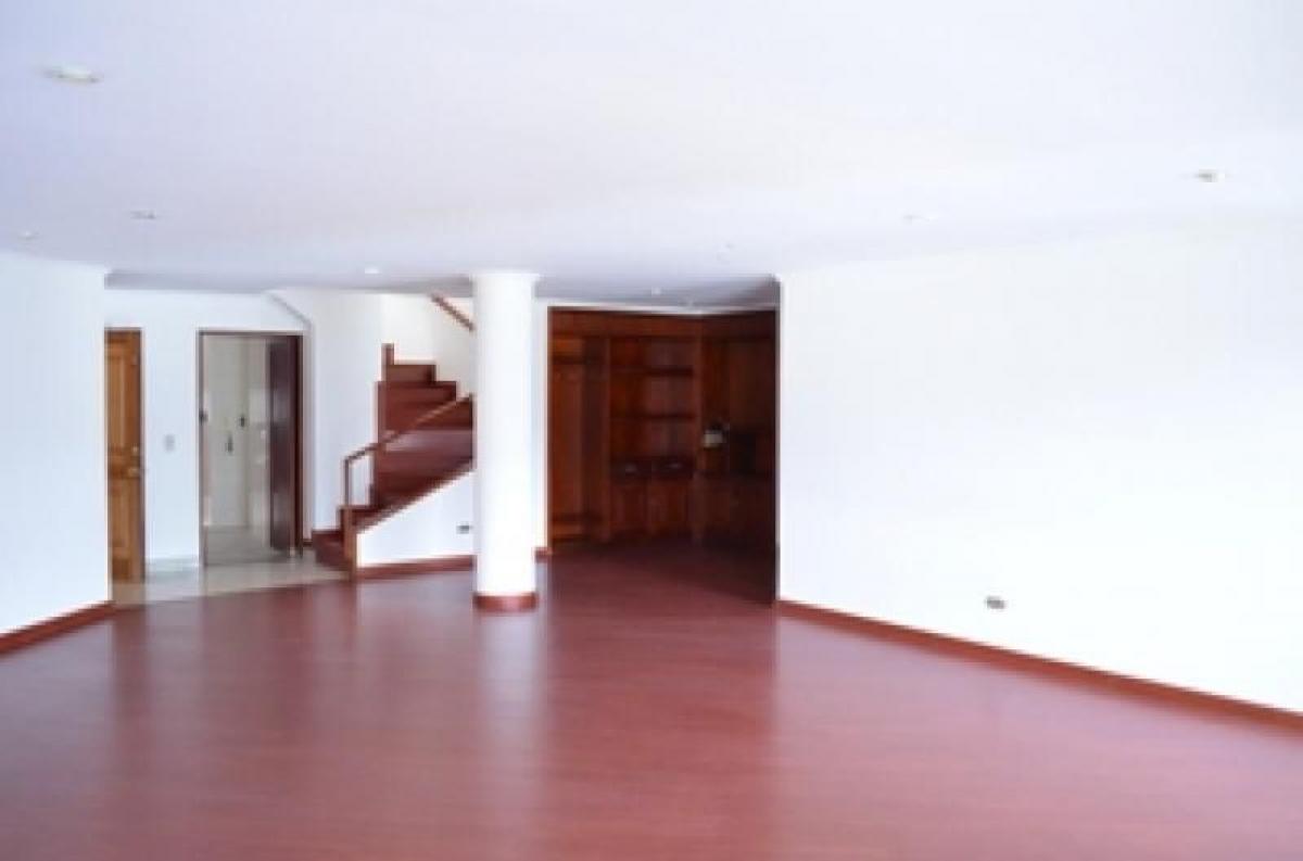 4 bedrooms House in Bogota, Colombia No. 10234