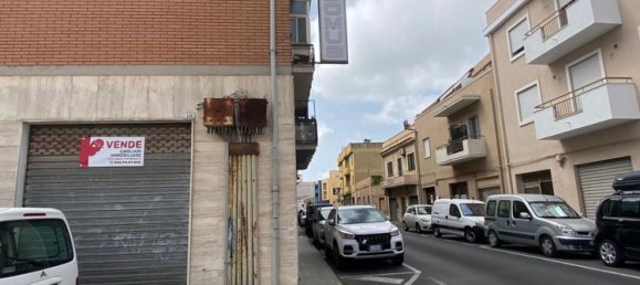 Propriété commerciale à Cagliari, Italy 100m² No. 378349 2