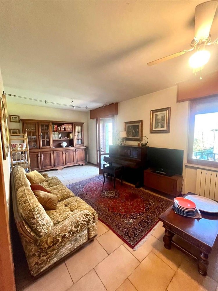 6 rooms Apartment in Barga, Italy No. 184575