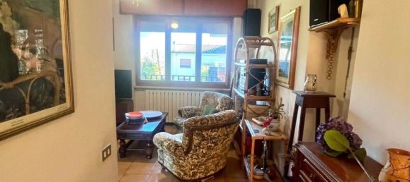6 rooms Apartment in Barga, Italy No. 184575 5