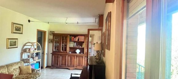 6 rooms Apartment in Barga, Italy No. 184575 4