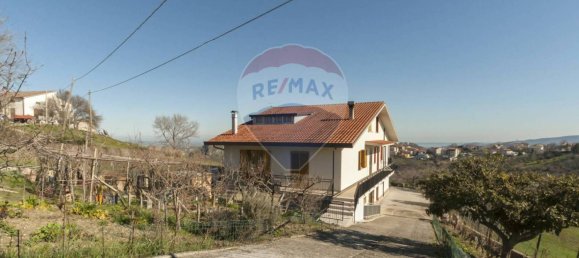 4 bedrooms Villa in Gessopalena, Italy No. 58193 2