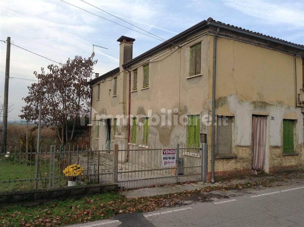 3 bedrooms House in Papozze, Italy No. 225424