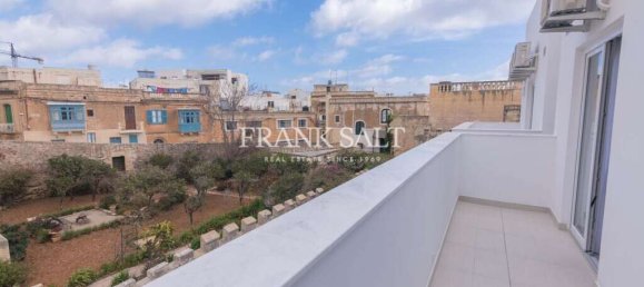2 bedrooms Penthouse in Gzira, Malta No. 6836 8