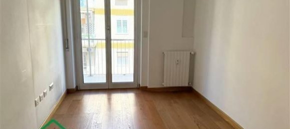 4 rooms Apartment in Rome, Italy No. 30637 30