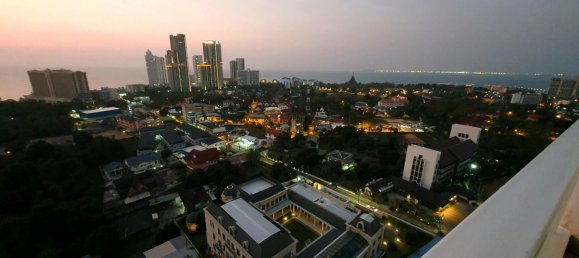 Квартира с 2 комнатами в Паттайя, Таиланд № 62755 12