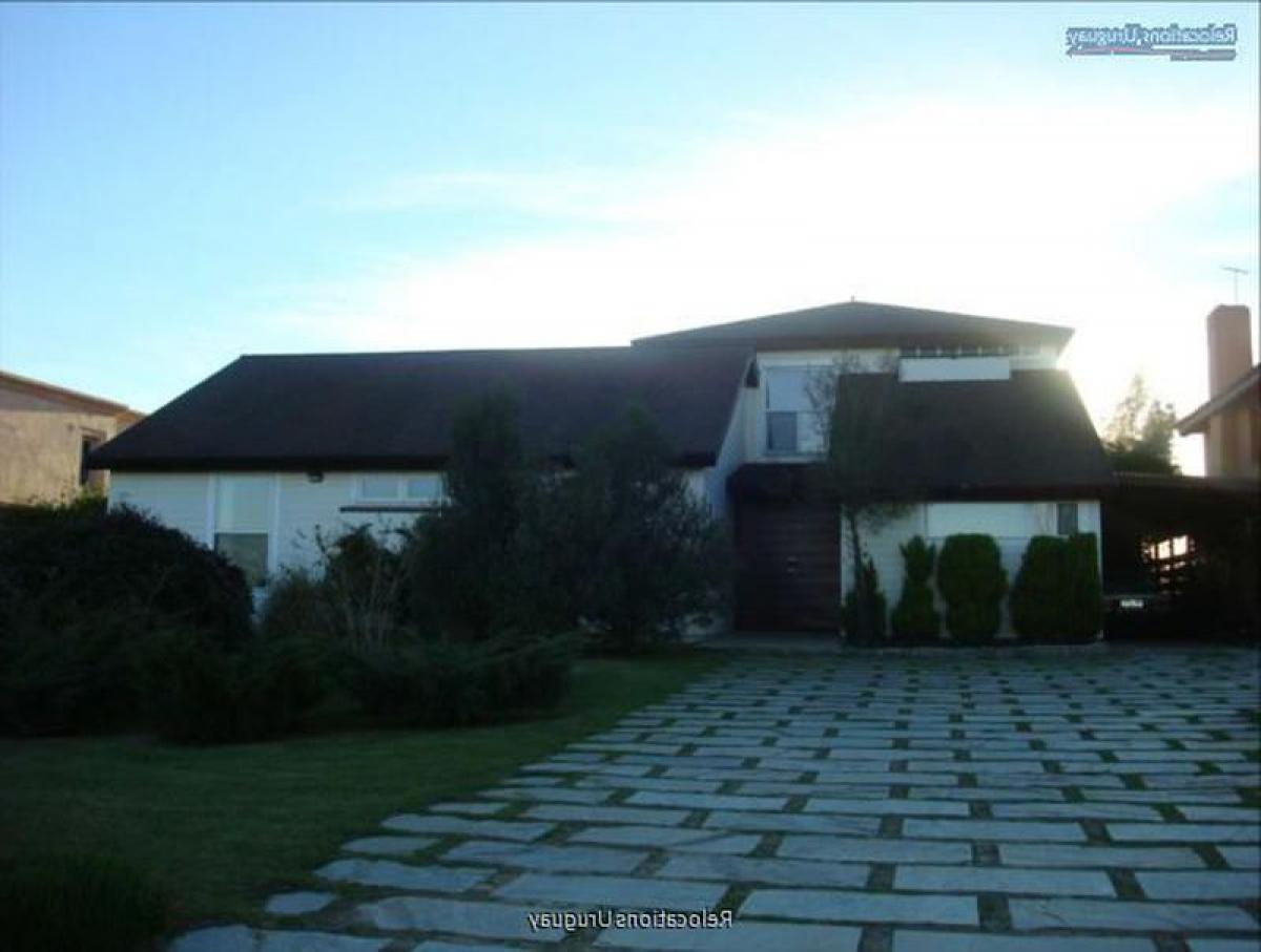 4 bedrooms House in Canelones, Uruguay No. 175