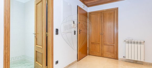 3 bedrooms Apartment in Cascais, Portugal No. 96067 3