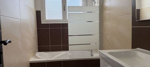 2 bedrooms Apartment in Lanester, France No. 309430 3