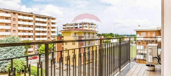 3 rooms Apartment in Busto Arsizio, Italy No. 66950 18