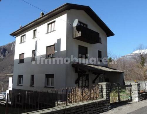 3 bedrooms House in Longarone, Italy No. 222342