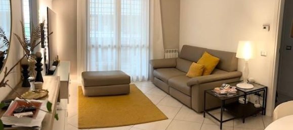 3 rooms Apartment in Rome, Italy No. 35667 3