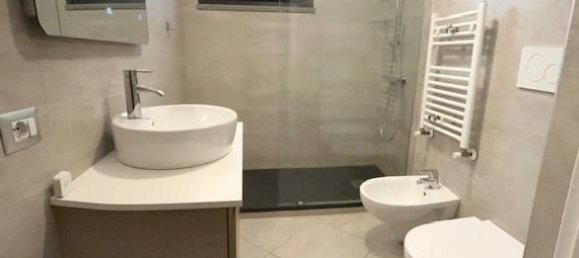 3 rooms Apartment in Rome, Italy No. 35667 18