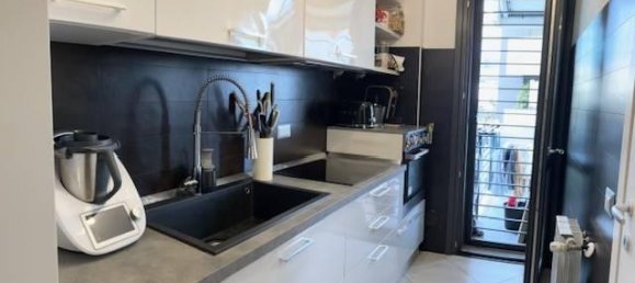 3 rooms Apartment in Rome, Italy No. 35667 8