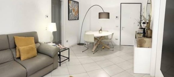 3 rooms Apartment in Rome, Italy No. 35667 4