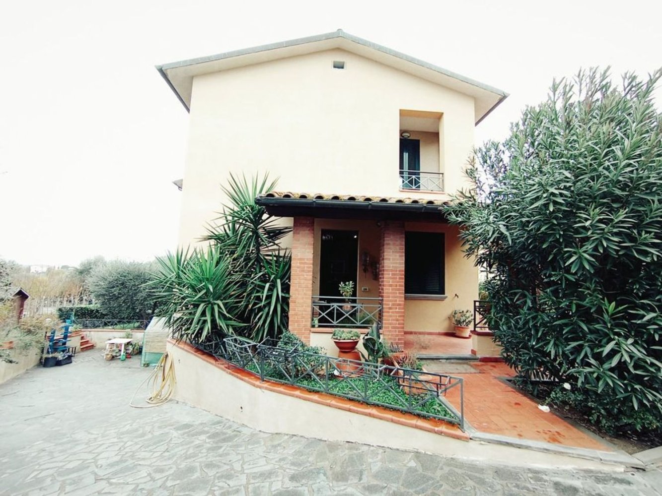 8 rooms House in Foiano della Chiana, Italy No. 230082