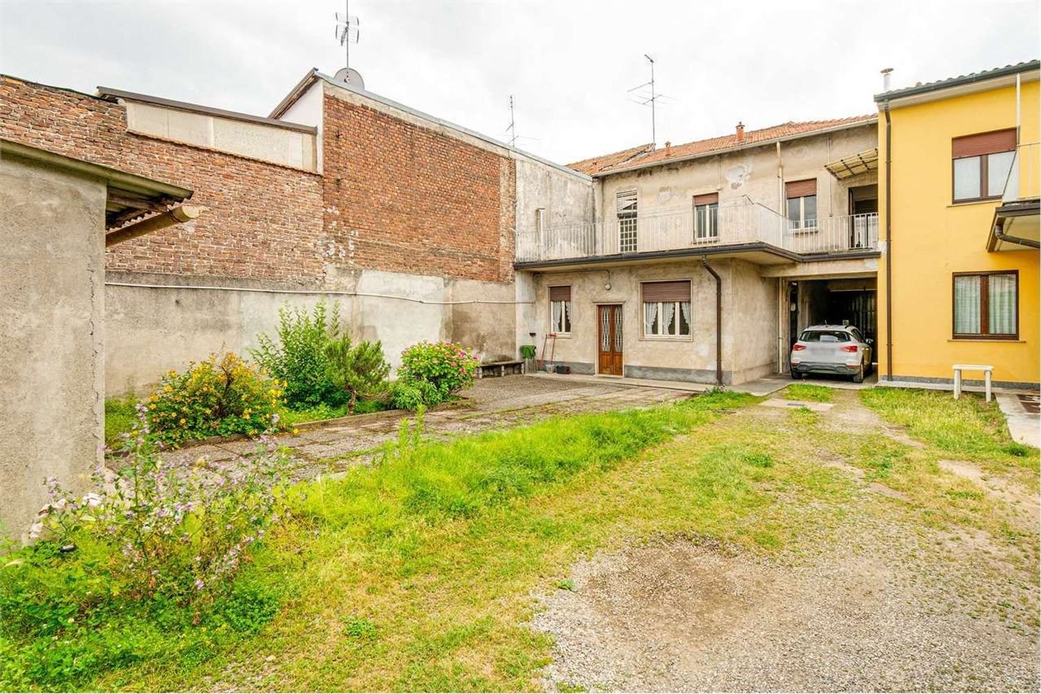 Квартира с 5 комнатами в Сан Джорджо су Леньяно, Италия № 260646