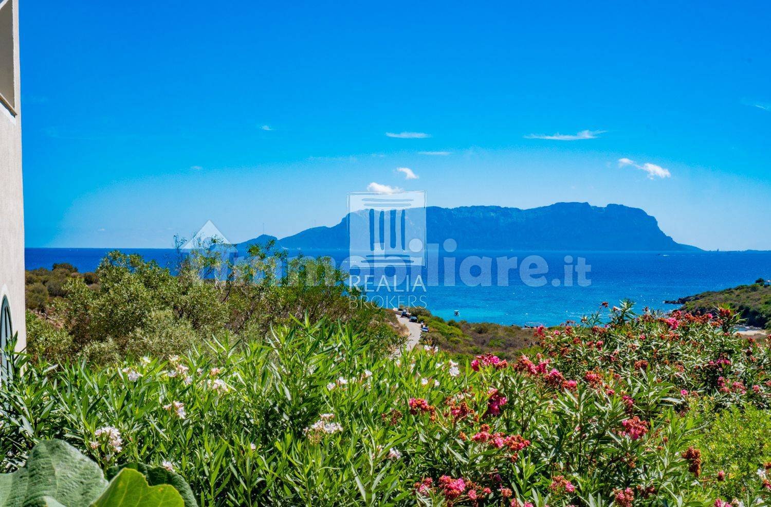 3 bedrooms Villa in Golfo Aranci, Italy No. 375593