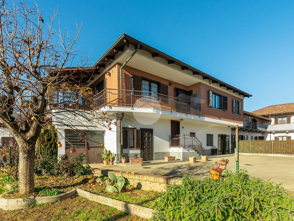 3 bedrooms Villa in Alpignano, Italy No. 220971