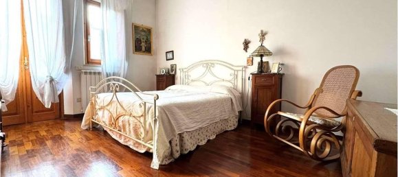 Casa de 5 divisões em Prato, Italy N.º 35892 6