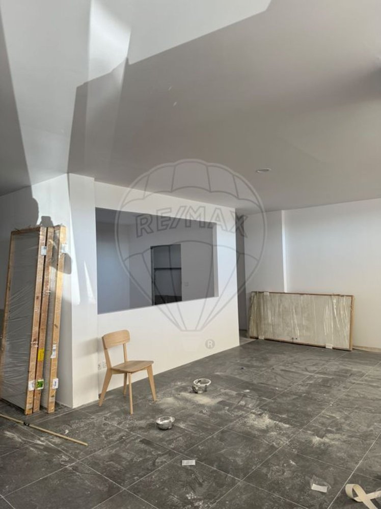 Gewerbliche Immobilie in Pacos de Ferreira, Portugal 253m², Nr. 200254