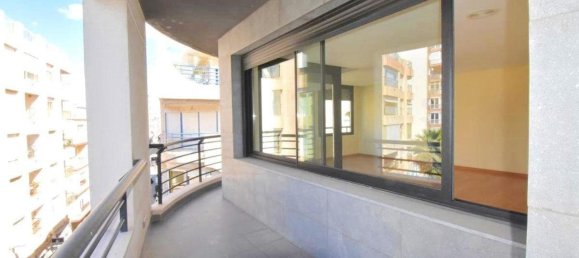 Apartamento de 3 dormitorios en Torrevieja, Spain No. 187993 8