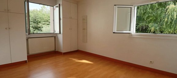 Villa de 3 dormitorios en Suresnes, France No. 132973 2